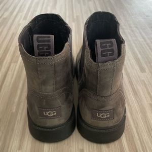 UGGS Chelsea Boots